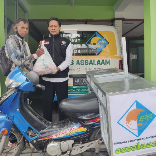 Bantuan Gerobak untuk Penjual Cilok